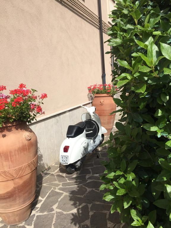 Casina Dei Marsi Bed & Breakfast Avezzano Bagian luar foto